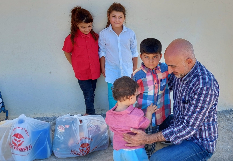 Bayram öncesi çocuklarımızı giydirdik.